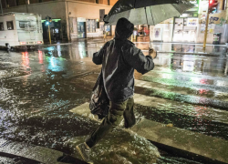 На Астраханскую область движутся ливни с грозой и градом