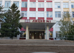 В Астрахани лицей № 1 закрылся на карантин