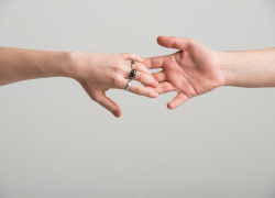 Прокуратура разорвала супружеские узы астраханки и ее мужа-иностранца