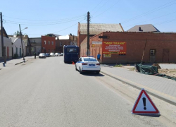 В астраханском автобусе двухлетняя девочка получила травмы
