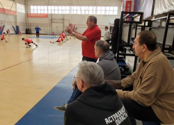 Заслуженные тренеры России дали юным астраханским гандболистам мастер-класс