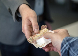 Астраханец пообещал отменить уголовное дело на знакомого за 600 тысяч рублей