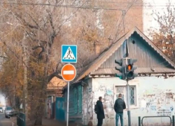 Астраханцы стараются помочь 80-летнему мужчине, живущему в обувной мастерской 