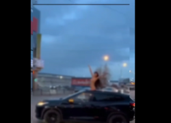Астраханка, показавшая свои прелести из люка машины, задержана полицией