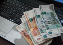 Пожилой астраханец, захотев легкого заработка, отдал мошенникам более четырех миллионов