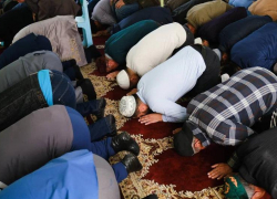 В мусульманской мечети помолились за мир и здравие астраханцев-участников СВО