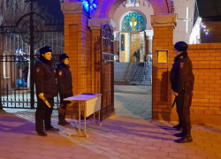 За порядком на крещенских купаниях следят более 300 астраханских полицейских