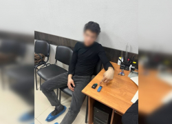 Находившийся под домашним арестом 18-летний астрахнец вновь ограбил табачный магазин