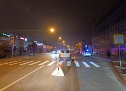 В Астрахани рядом с торговым центром сбили девушку на «зебре»