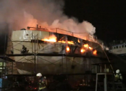 В Астрахани на судоремонтном заводе "Звездочка" ликвидировали крупный пожар