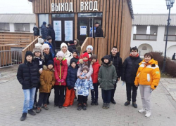 40 астраханских семей бесплатно пригласили на ледовую арену кремля