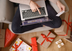 Астраханцев предупредили о новогодних мошеннических схемах