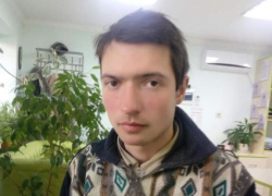 Помогите вернуться домой: в Астрахани парень замерзает на улице