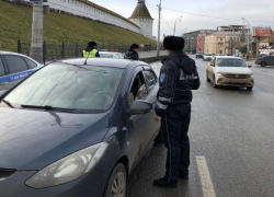 В Астрахани двух инспекторов ДПС поймали за получением взятки