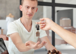 За семь месяцев 430 детей-сирот получили жилплощадь в Астраханской области