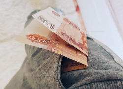 Отдадут ли астраханские единороссы зарплату за апрель на благие дела