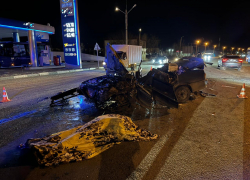 В Астрахани произошло ужасное ДТП с такси, один человек погиб