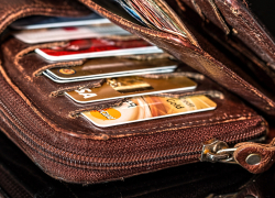 В Астрахани задержали подозреваемого в краже кошелька у пожилой женщины