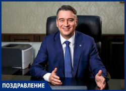 Управляющий Астраханским отделением Сбербанка отмечает день рождения 