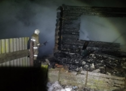 На севере Астраханской области погиб человек и сгорел дом