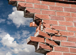 В Астрахани предприниматель наказан исправительными работами за смерть подчиненного под рухнувшей стеной