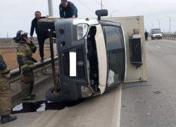 В Астраханской области служебный автомобиль устроил ДТП с грузовиком и «Газелью»