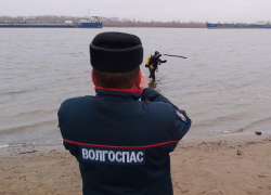 Водолазы начали проверку астраханских прорубей перед Крещением