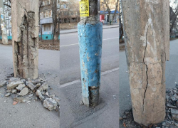 В Астрахани на улице Луконина рассыпаются железобетонные столбы