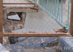 В Астраханской области на мосту через ерик Сухой Рычан обвалилась плита пешеходной зоны