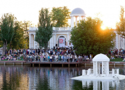 Астраханцам устроят бесплатный джазовый концерт у Лебединого озера