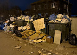 В Астрахани с одной контейнерной площадки вывезли почти 27 тонн мусора