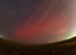 Над Астраханской областью царило кроваво-красное полярное сияние