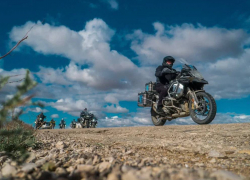 Астраханский губернатор во главе мотоколонны доехал до Ашхабада в Туркменистане 