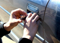 В Астрахани подростки вскрыли и угнали «ВАЗ»