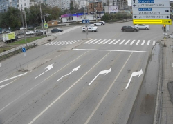 В Астрахани пешеходный переход на Николая Островского смыло дождем