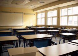 Преподаватель астраханского колледжа домогался несовершеннолетних студентов