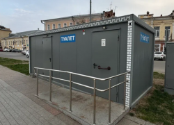 С облегчением: в Астрахани поставят больше биотуалетов