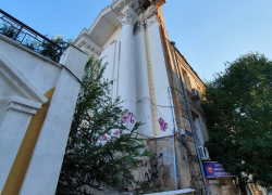 В центре Астрахани рушится памятник архитектуры