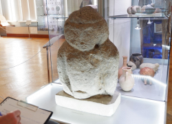 В Астрахани каменная баба исполняет желания 