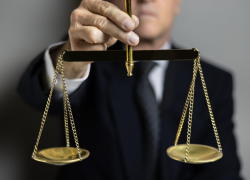 Астраханского экс-директора фонда капремонта осудят за ущерб в 5 миллионов рублей