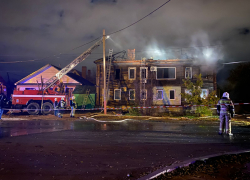 Крупный пожар в Астрахани унес жизни мужчины и женщины