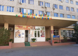 Губернатор помог астраханке получить квоту на операцию по удалению опухоли