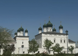 Богослужения и освящение пасхальных куличей проведут в 27 храмах Астрахани