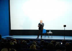 Актер Харатьян прочитал в Астрахани лекцию о патриотизме 