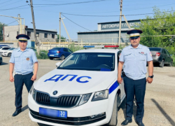 Астраханские полицейские оказали первую помощь мужчине и спасли его от смерти