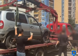 В Астрахани будут эвакуировать автомобили, брошенные в живой очереди за топливом