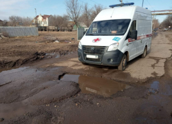 В Астрахани из-за проблемной дороги переулка Чугунова скорая помощь опаздывает к пациентам