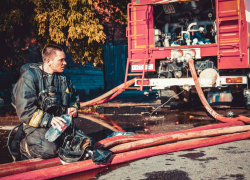 В Астрахани на Трусово загорелась квартира