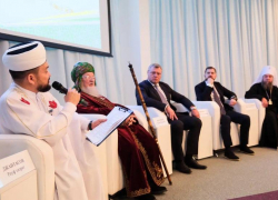 В Астрахани обсудили уместность молитвы в общественных местах