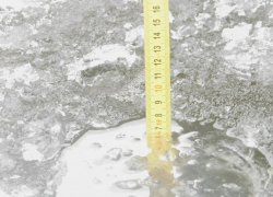 Городская администрация просит астраханцев воздержаться от прогулок по льду